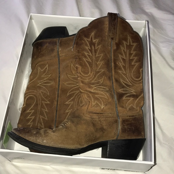 Ariat cowgirl boots - Picture 1 of 3
